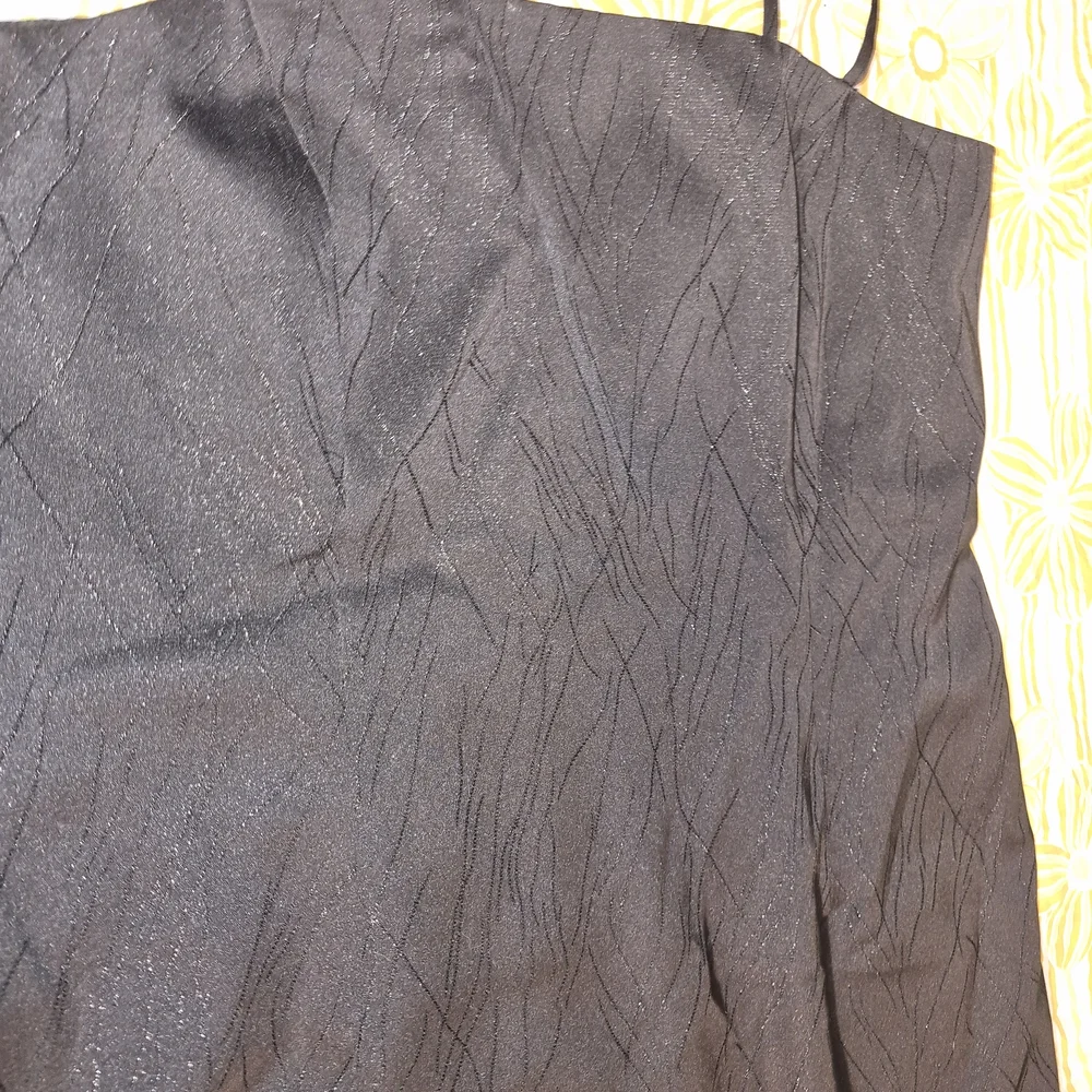 Elegant Black Spaghetti Strap Mini/Midi Dress - Picture 4 of 7